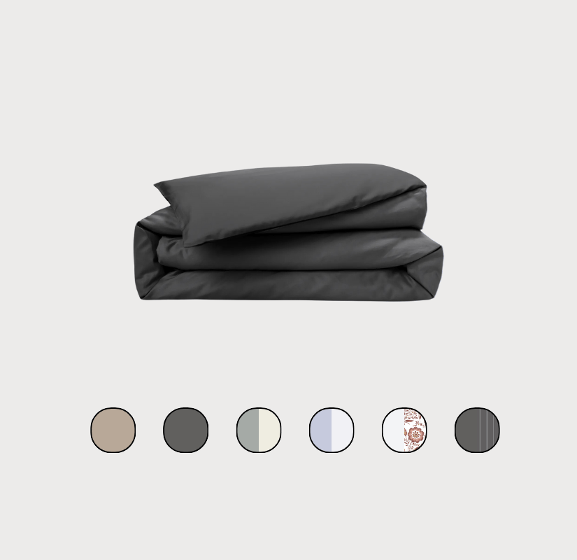 Housse de couette pliée avec échantillon de couleurs.