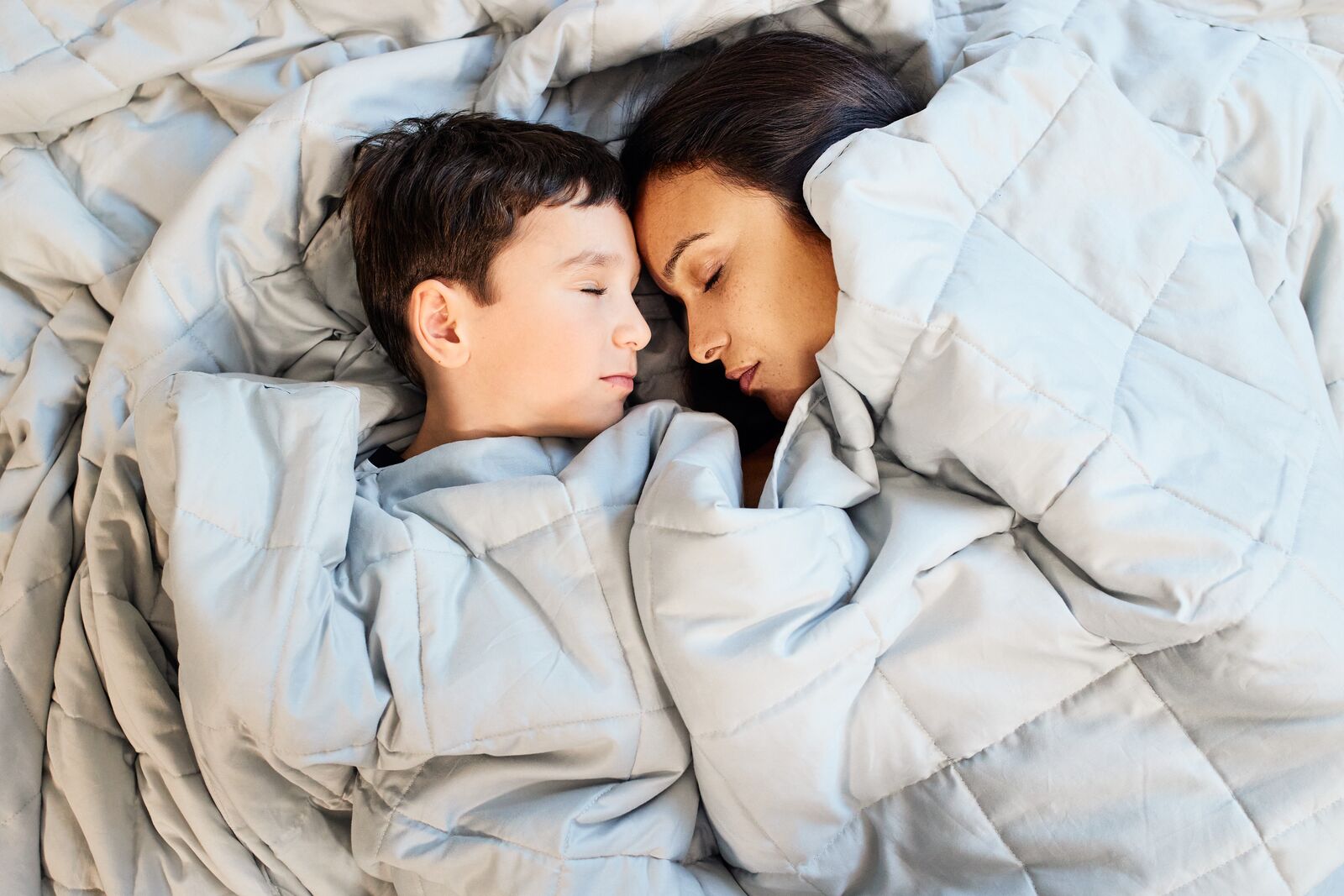 Emma Hug Weighted Blanket with Breathable Bamboo Cover