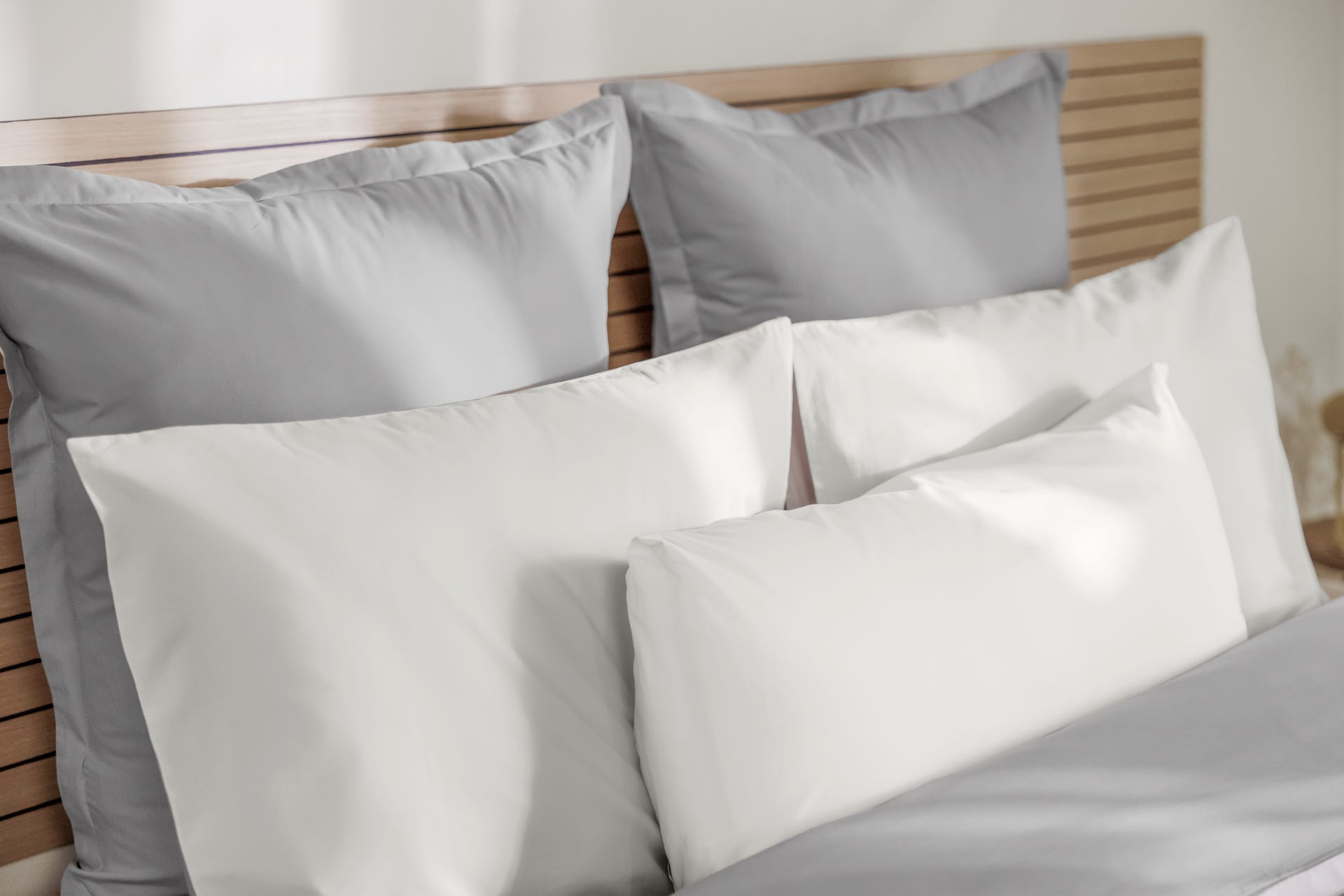 PERCALE_WHITE_GREY_closesideview2_v2.jpg
