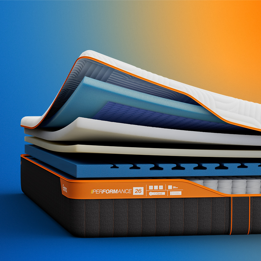 Aufgeschnittene Emma Performance Matratze mit sichtbaren Schichten.