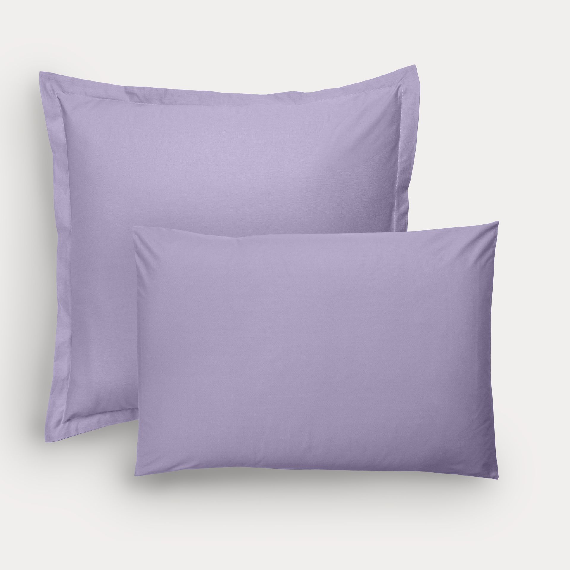 Zwei Emma Classic Kopfkissenbezüge in lila.