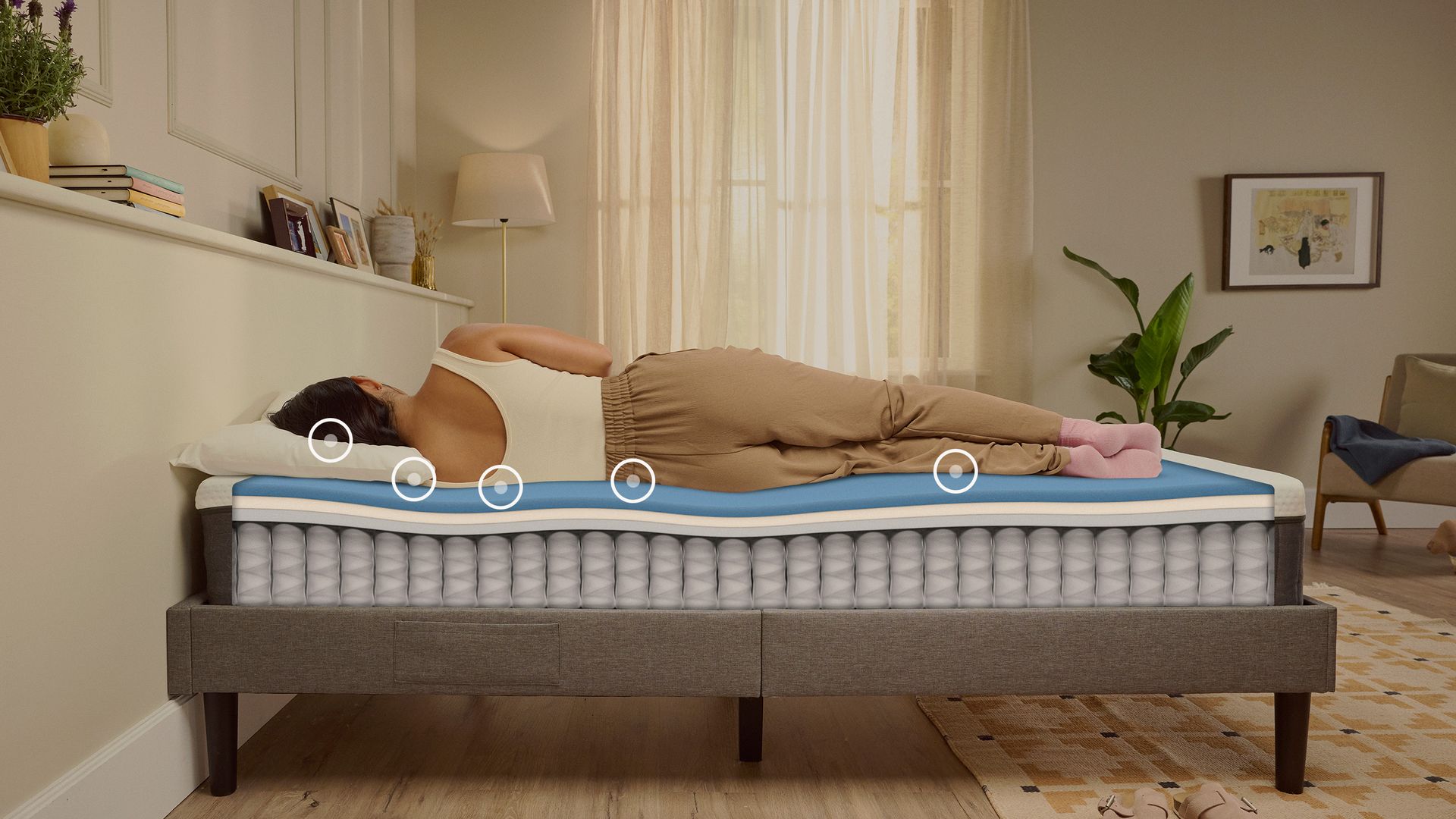 Persoon die op zijn zij op een matras ligt, met een doorsnede die de verschillende lagen en de drukverlichtingspunten toont.