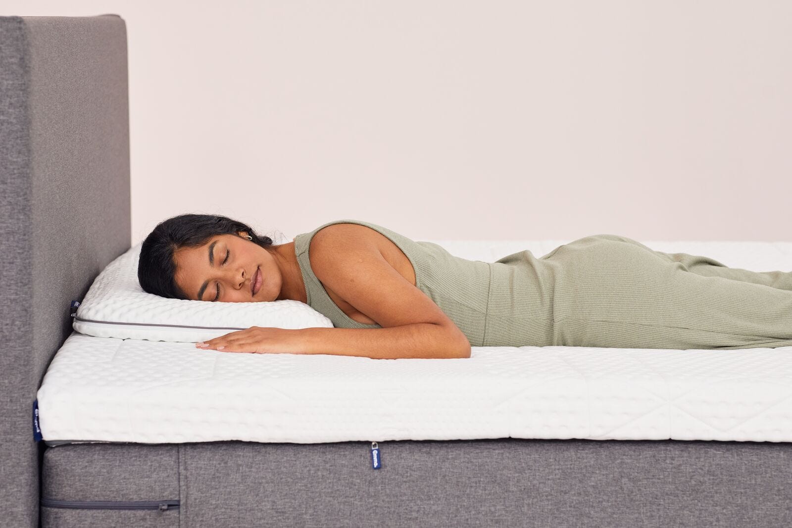 Emma Premium Foam Pillow - temperature regulation.