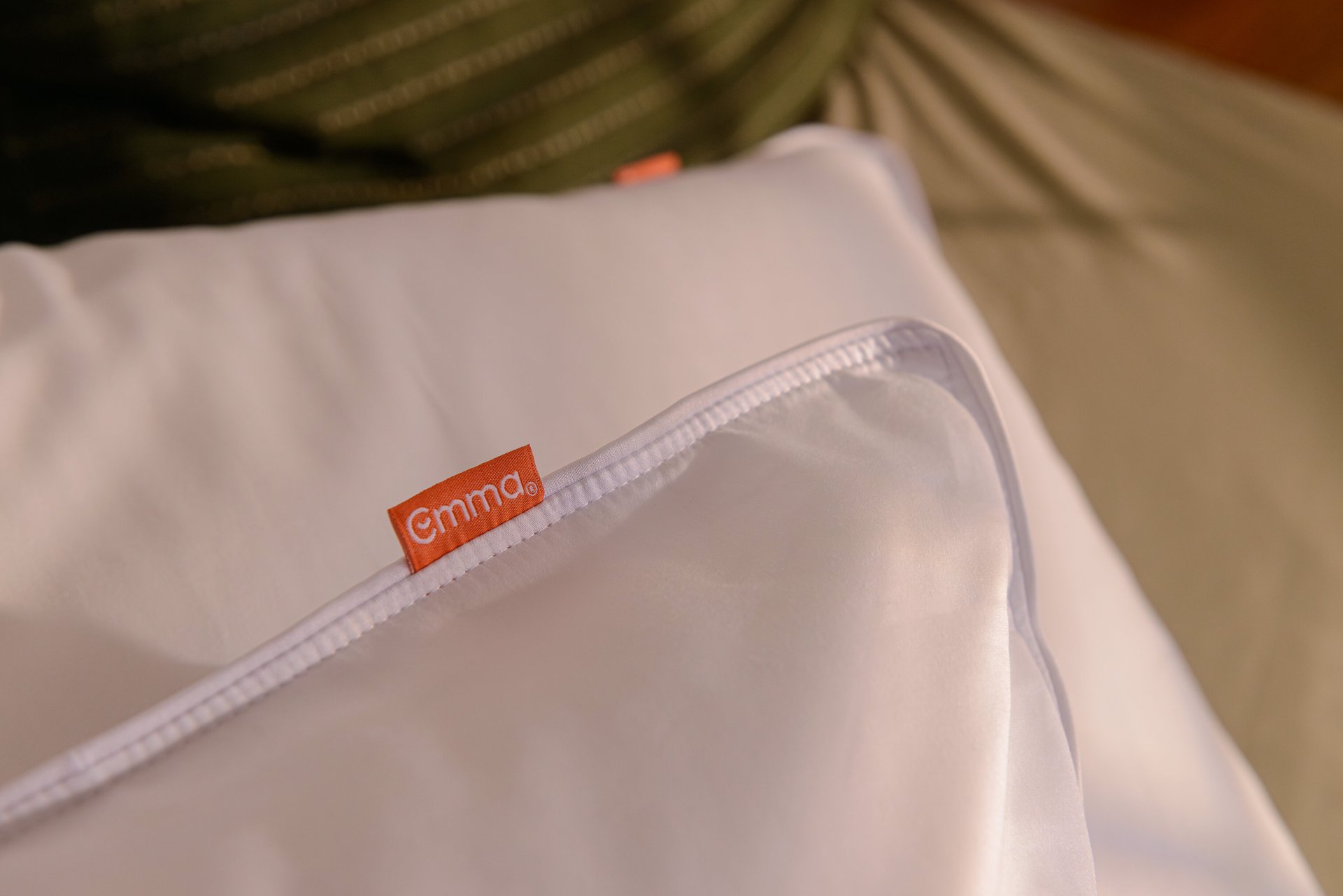 Tecido de roupa de cama com logótipo Emma em laranja