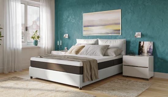 letto contenitore matrimoniale in pelle bianca con materasso in stanza moderna