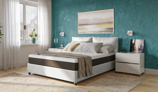 letto contenitore matrimoniale in pelle bianca con materasso in stanza moderna