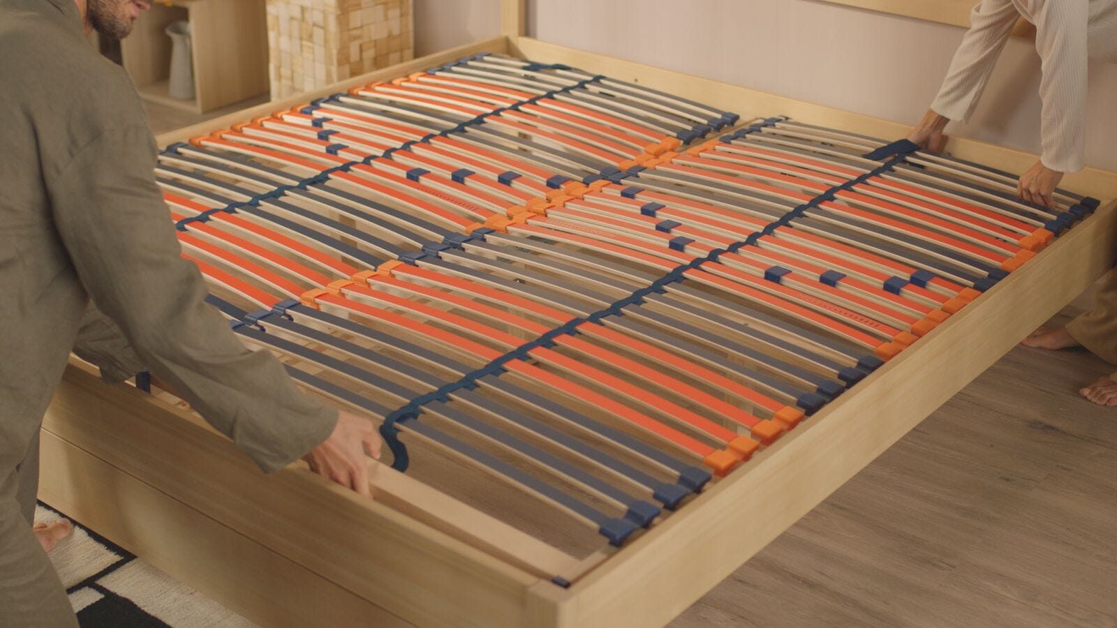 Medium-CLASSIC SLATTED FRAMES 120S - ENG SUB - EDIT 2 CC_00_01_00_03.jpg