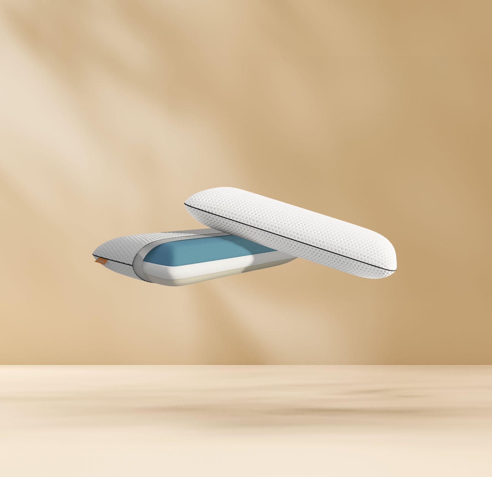 Combo Almohadas Memory Adapt: Disfruta de la comodidad personalizable con nuestras dos almohadas de firmeza y altura ajustable. Ideales para cualquier posición de sueño, estas almohadas cuentan con espuma viscoelástica que proporciona un soporte cervical firme y alivia la presión, manteniendo tu columna alineada mientras duermes.