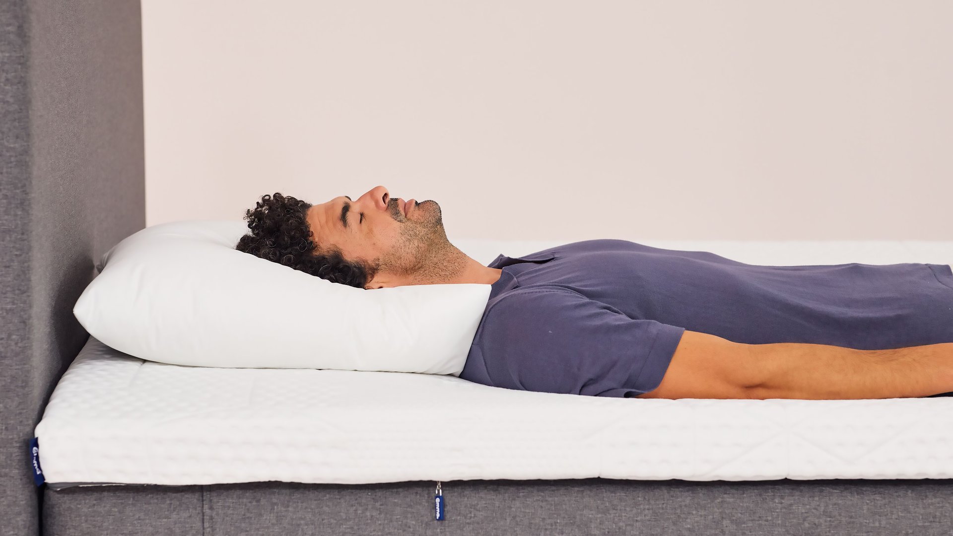 Basic_Microfiber_Pillow_Gallery_(4).jpg