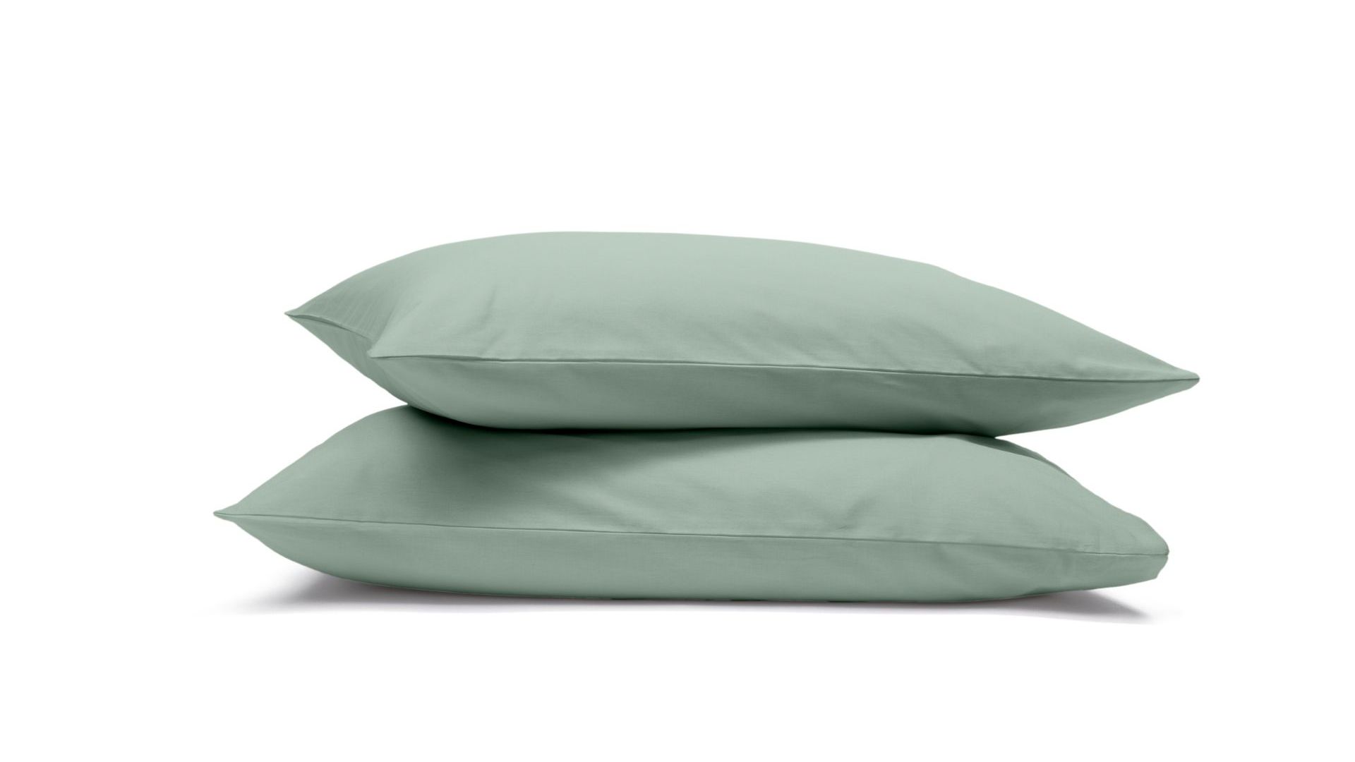 Due federe verdi impilate su sfondo bianco.
