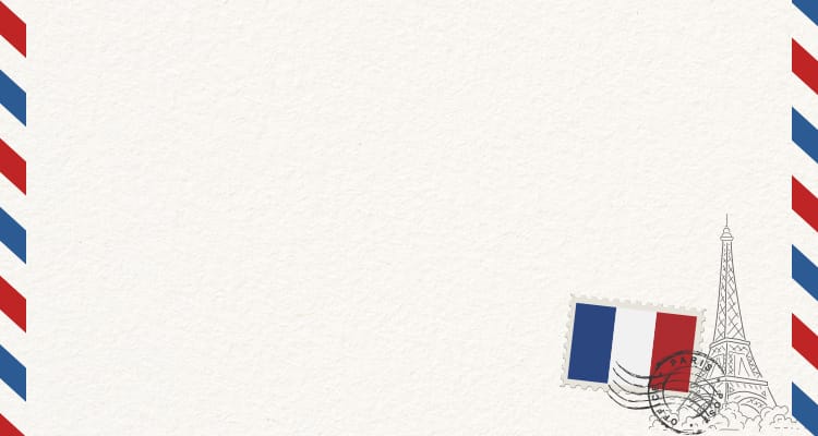 Lit moderne avec tête de lit grise et pieds noirs, recouvert de draps blancs. Deux oreillers blancs et une pile de linge plié sont posés sur le matelas. Arrière-plan beige avec une forme orange abstraite.