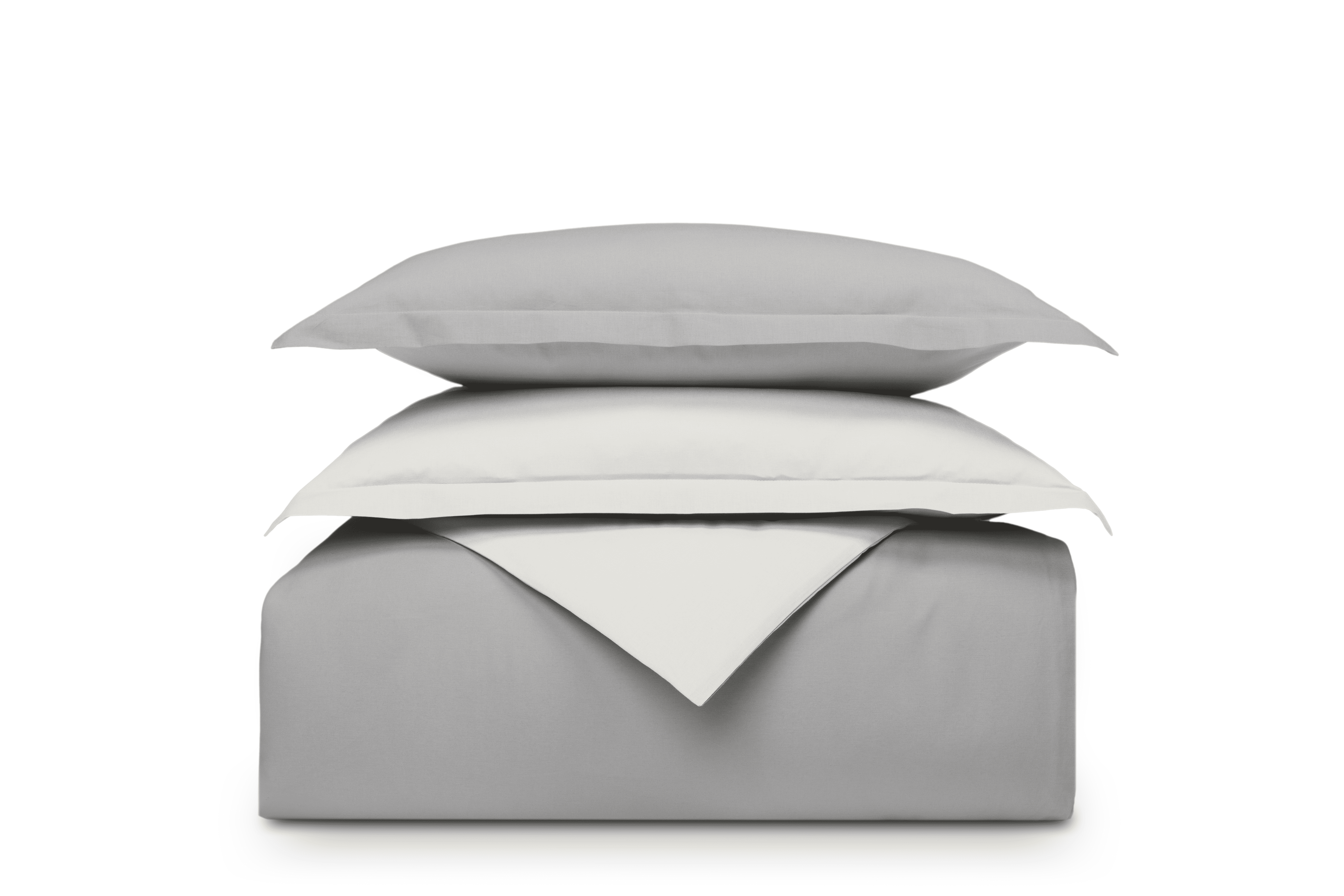 Emma Classic Bettwäscheset mit zwei Kopfkissenbezügen und einem Bettdeckenbezug in hellgrau. 