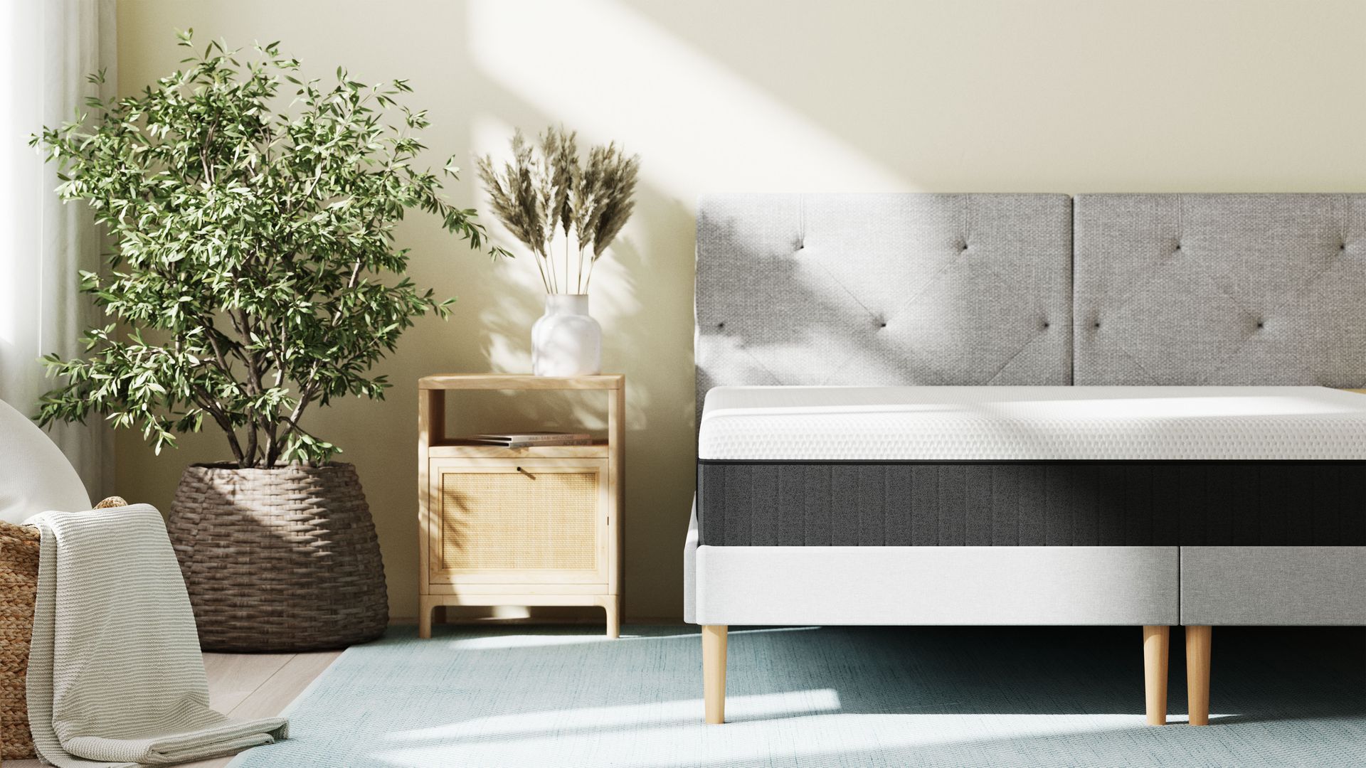 Angolo di camera da letto moderna con letto grigio, comodino in legno e pianta decorativa