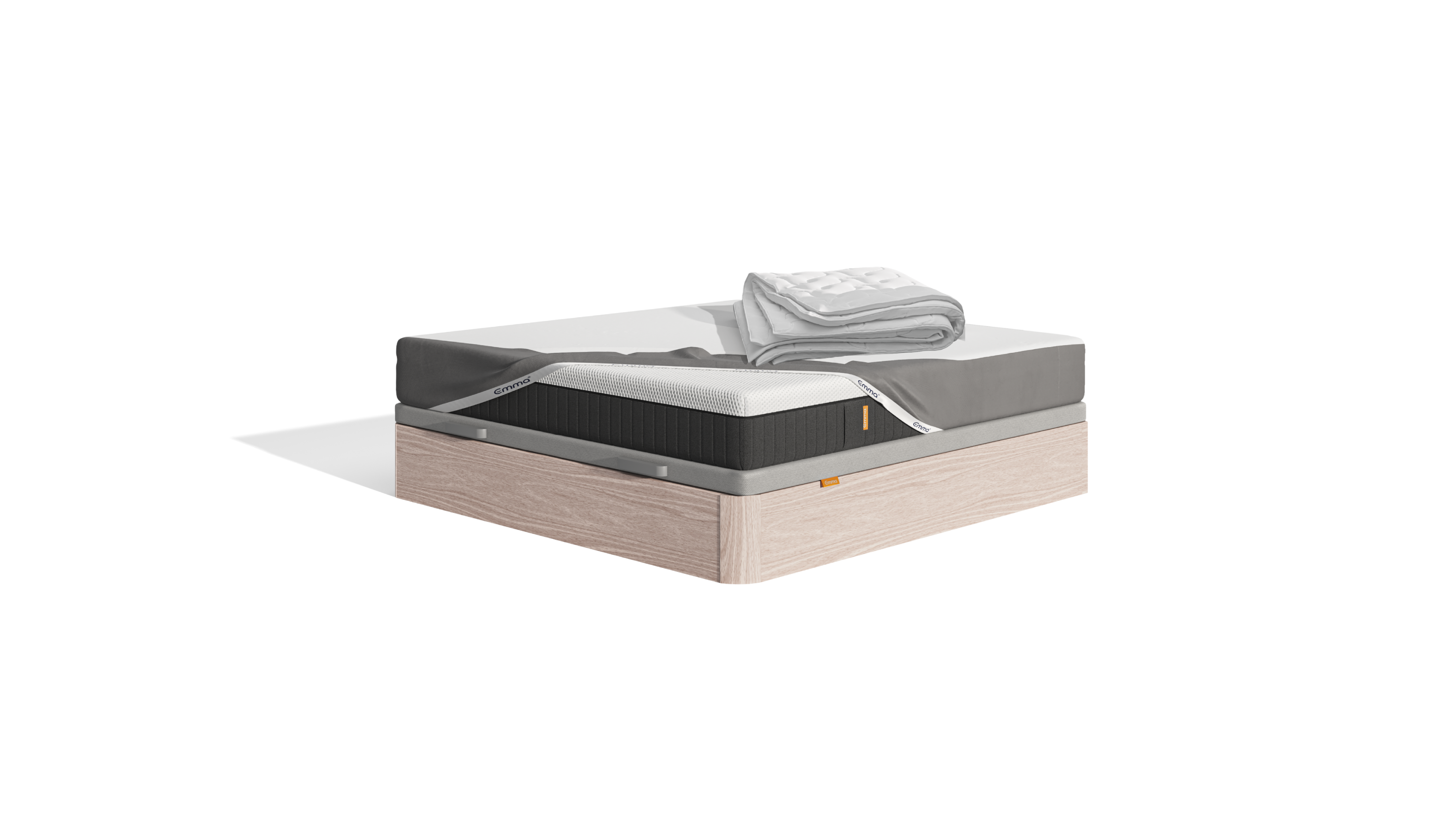 Imagem do Pack Sommier Black Friday, que inclui um sommier com arrumação, em madeira castanha, um colchão Emma Hybrid Premium, um edredon 4 Estações, e uma capa protetora