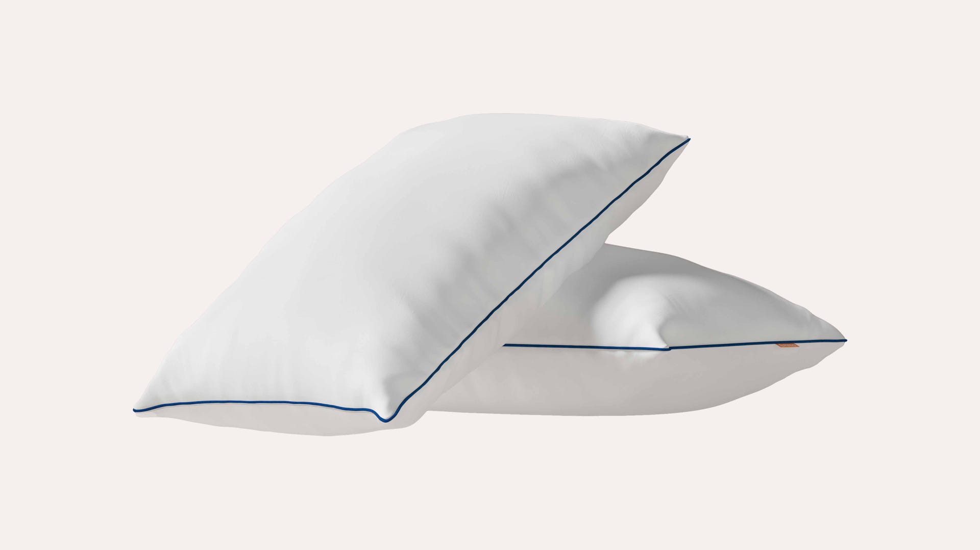 Due cuscini bianchi con profilo blu sovrapposti