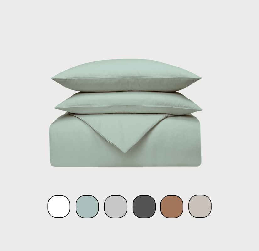 Housse de couette avec taies d’oreiller et échantillon de couleurs.