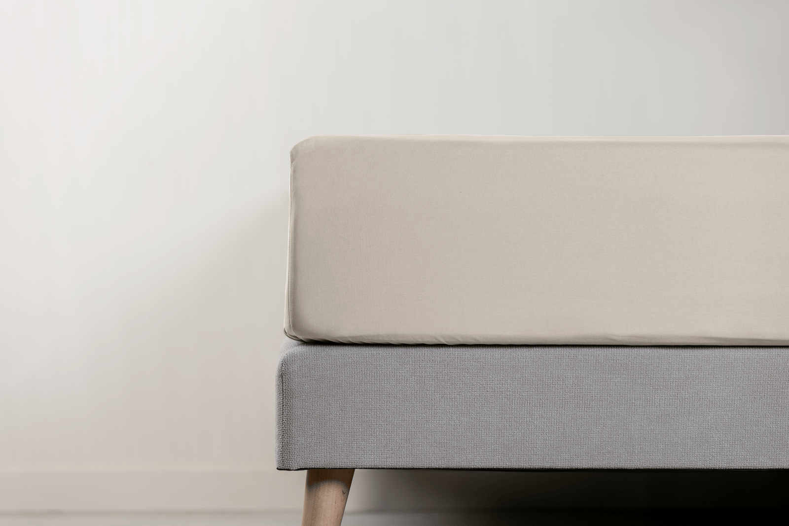 Emma Premium Spannbettlaken in beige.