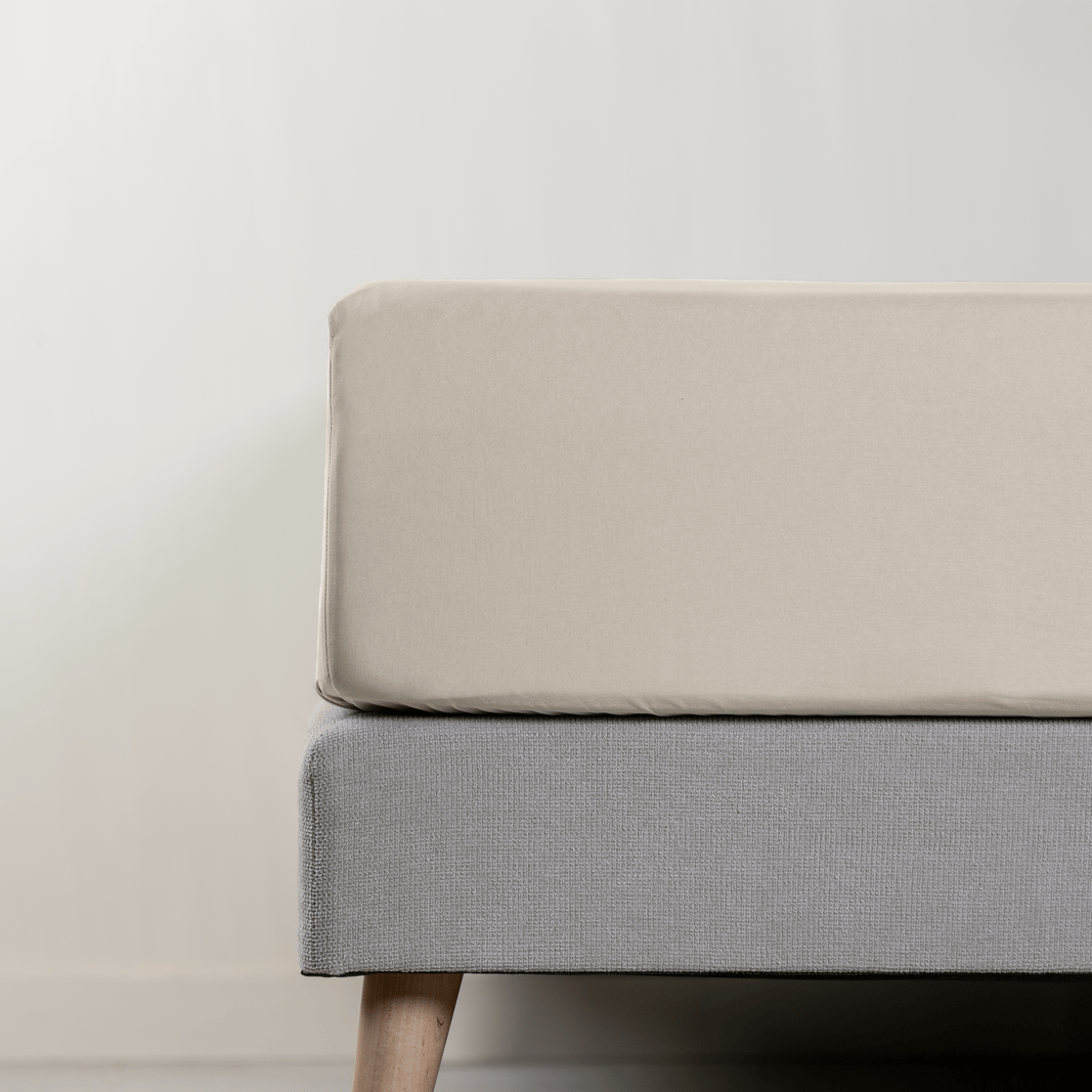 Emma Premium Spannbettlaken in beige.