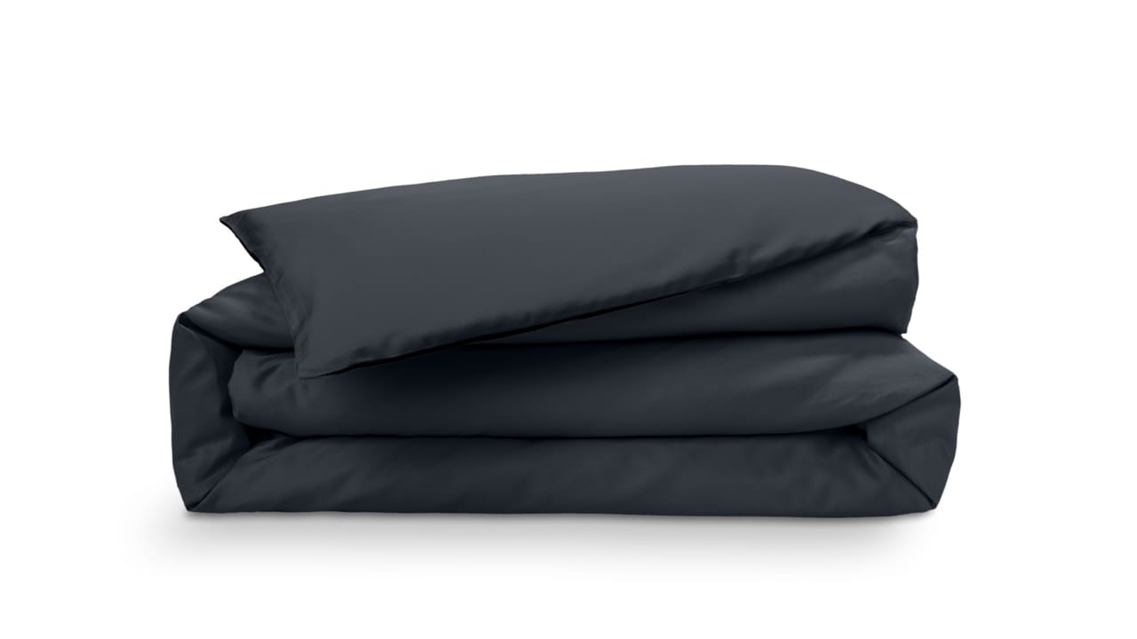 Opgevouwen Emma Dekbedovertrek Percal in Donkergrijs, met een gladde en luxe uitstraling