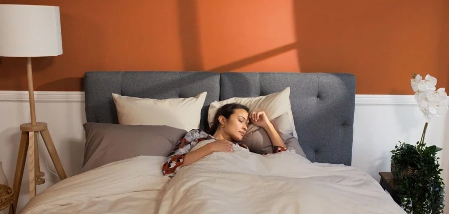 Emma_Materasso_Pisolino_pomeridiano_se_e_quanto_va_bene_fare_la_siesta.webp