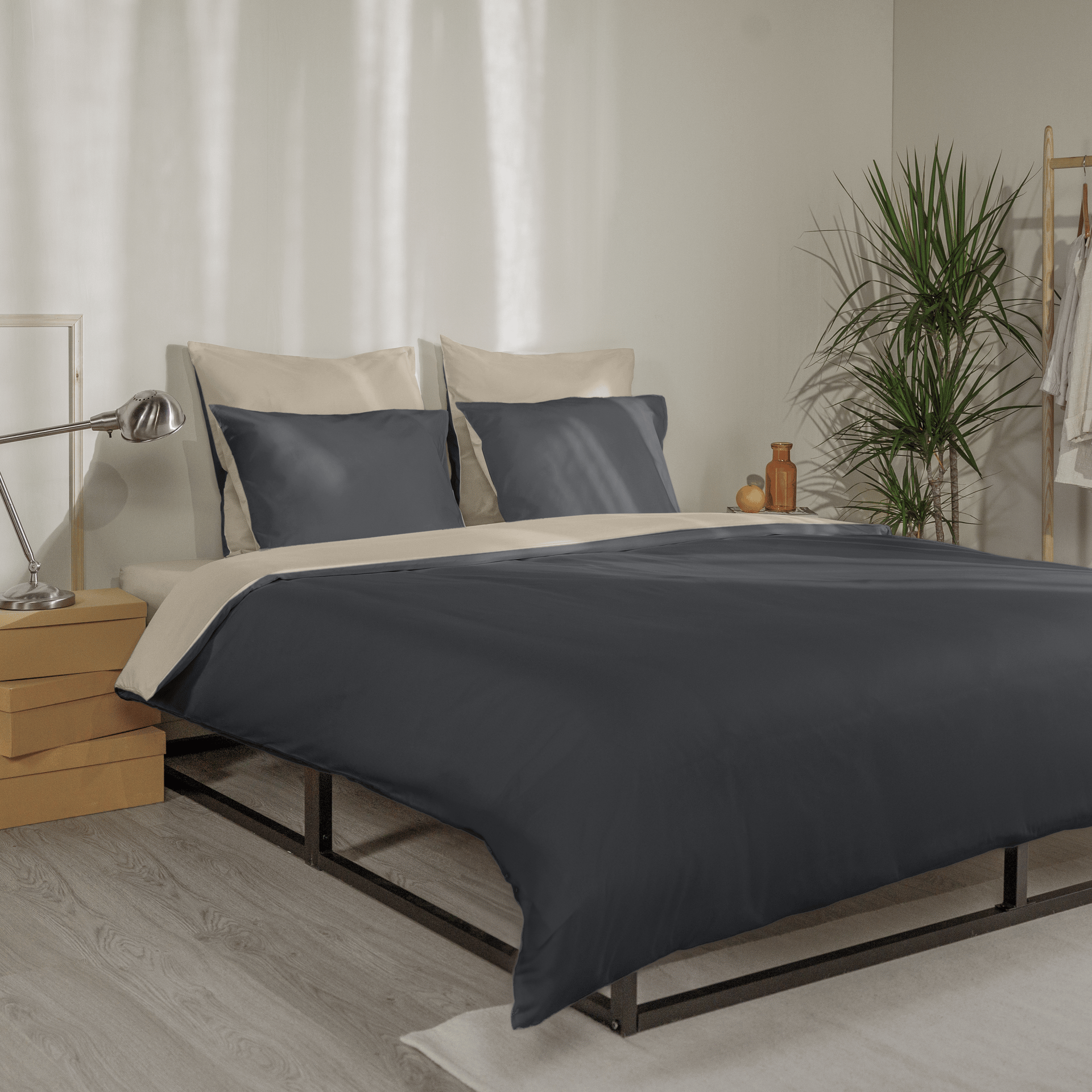 COTTON_DARKGREY_BEIGE_FRONTVIEW_V2.png