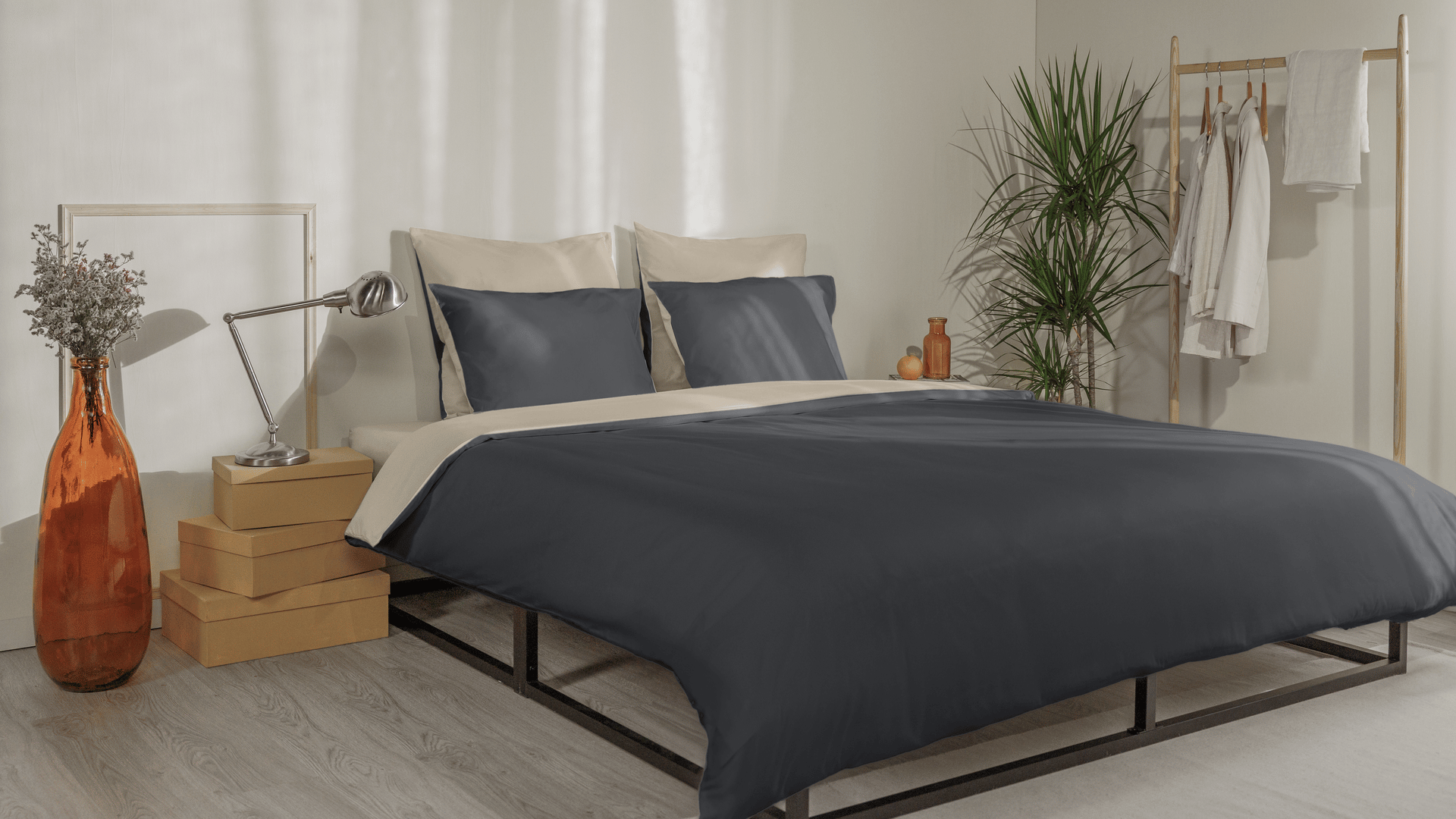 COTTON_DARKGREY_BEIGE_FRONTVIEW_V2.png