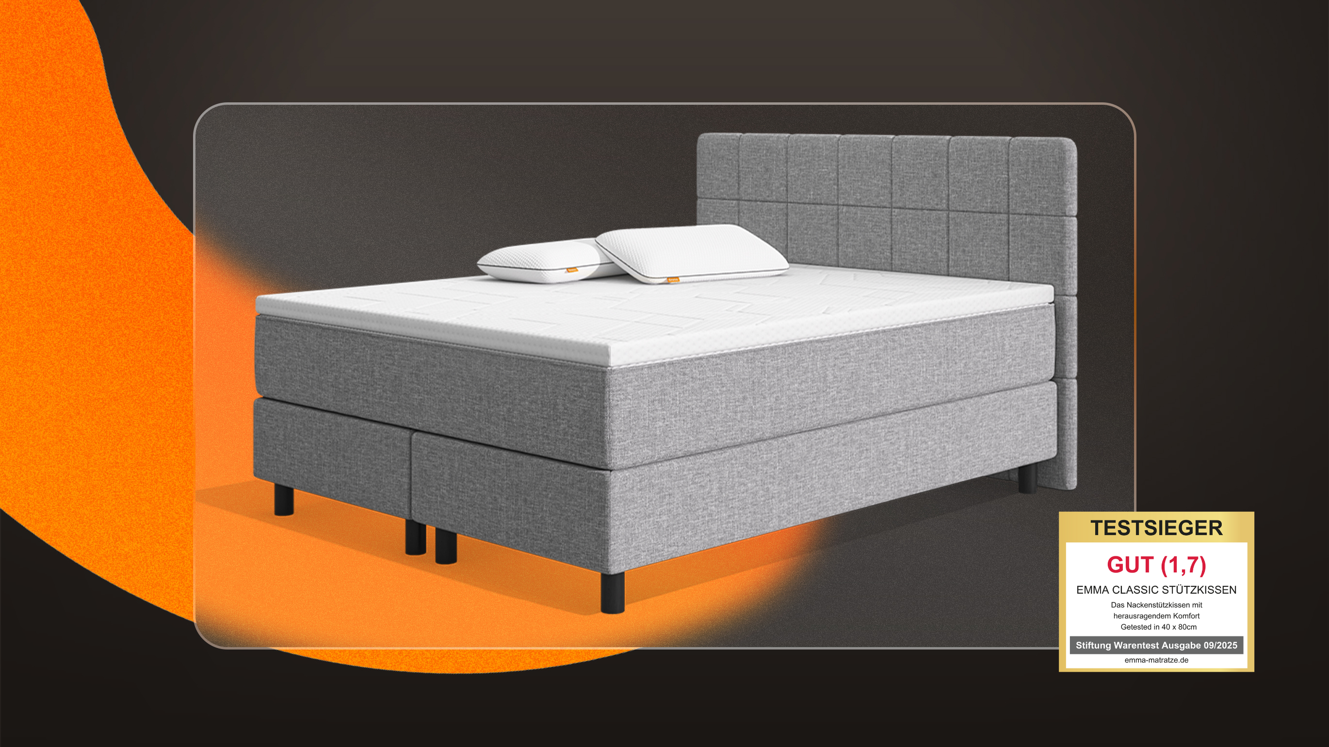 Das original Boxspringbett mit 2 Polster und einer Matratzenauflage in einem Zimmer mit blauen Wänden.