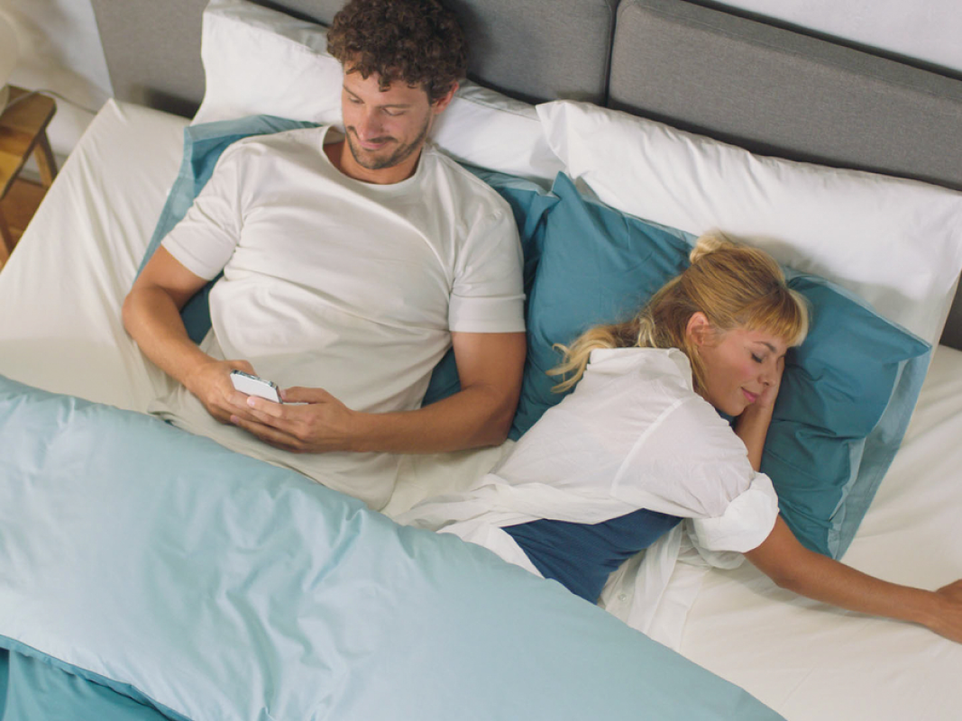 Enlever une tâche de sang sur son matelas : 10 astuces - Emm