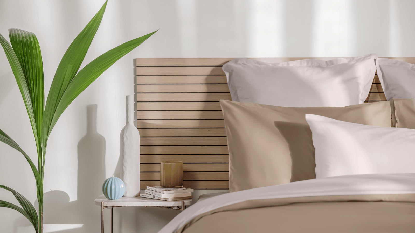 Uma imagem da roupa de cama Emma em bege e creme reversivel