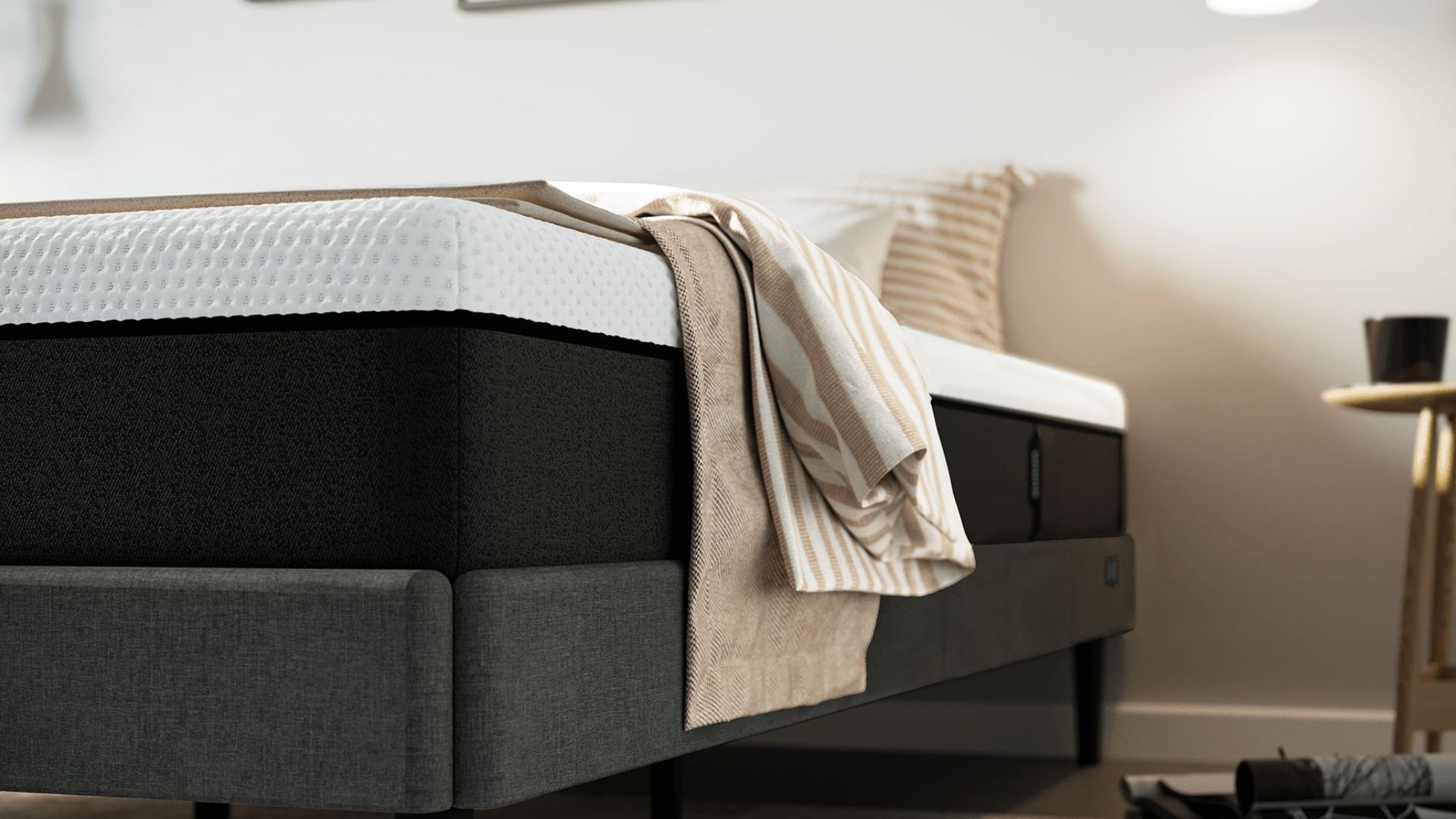 Emma Original en una cama