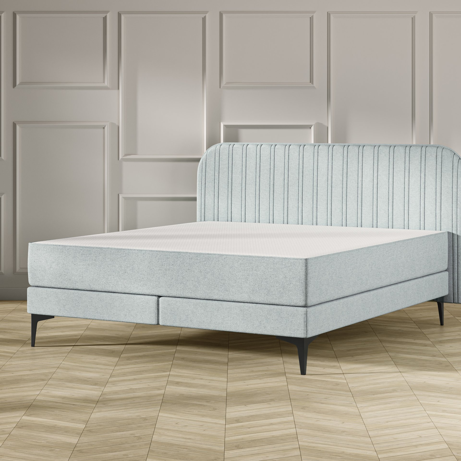 Emma Original Elite Boxspring bed in mint groen, met gestreept hoofdbord en metalen pootjes, geplaatst in een stijlvolle slaapkamer met houten vloer.