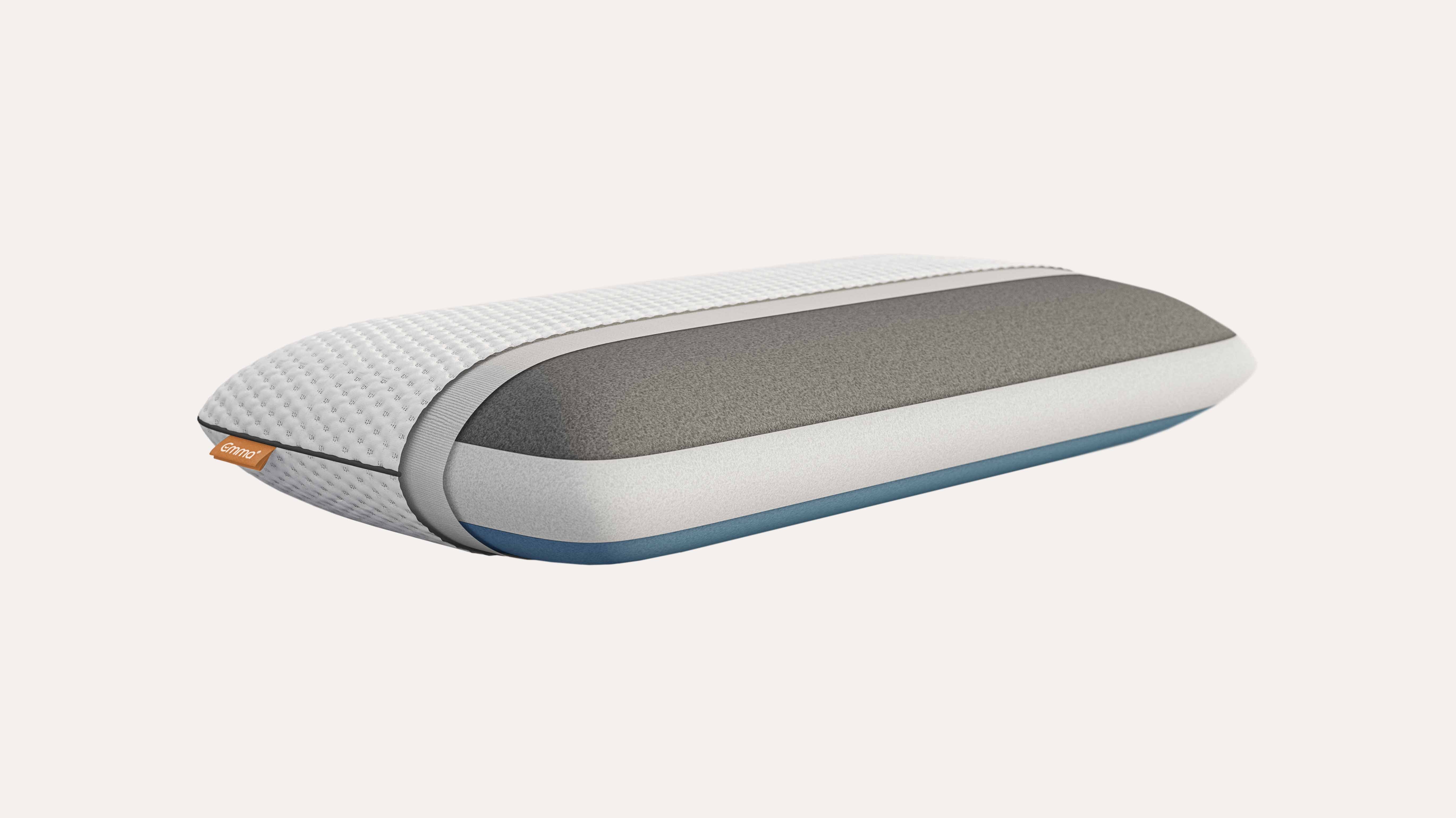 Cuscino a strati con rivestimento trapuntato bianco, sezione grigia, base blu e