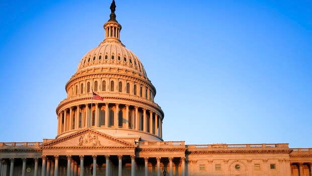 Senate Ag chairman Roberts introduces DARK Act