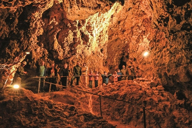 Heimkehle (6) Eine Höhle mit einem Unterwassersee