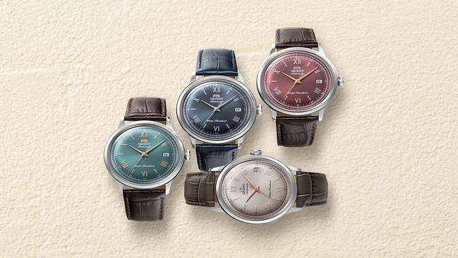 Neue Orient Bambino Modelle, vier Uhren aus Edelstahl mit farbigen Zifferblättern