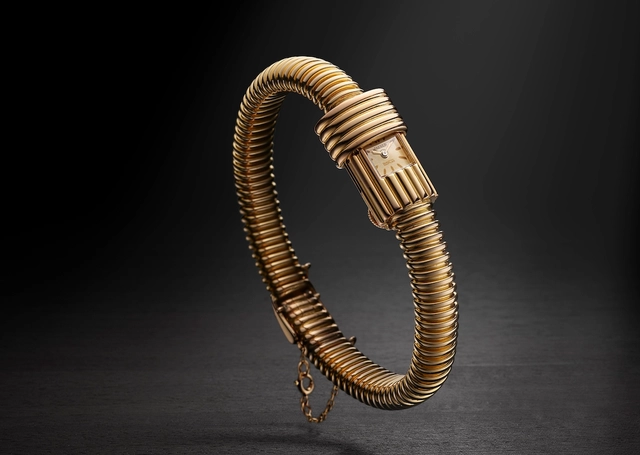 Frontalansicht der Jaeger LeCoultre duoplan tubogas in Gold