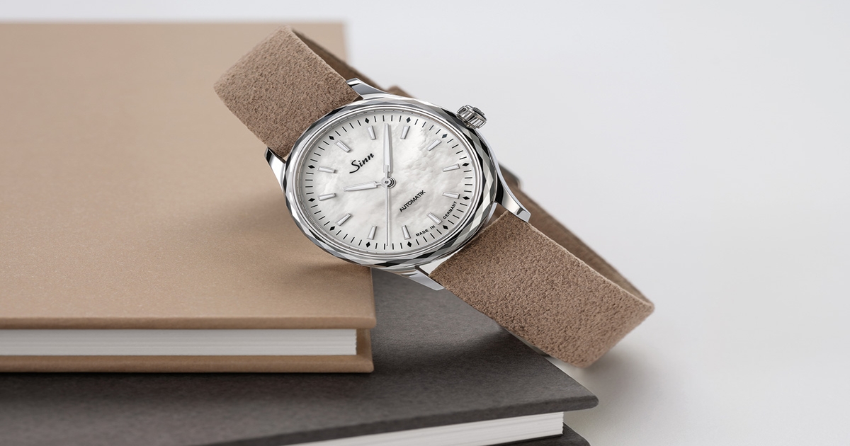 Sinn 534 Perlmutt – Zeit in facettierter Form | WatchTime