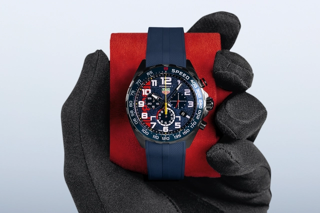 TAG Heuer Formula 1 Chronograph x Oracle Red Bull Racing mit Rennstrecken-inspirierten Chronographenzählern