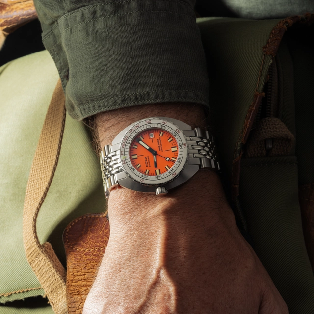 Doxa_SUB 300T Professional_aristera_lifestyle_picture