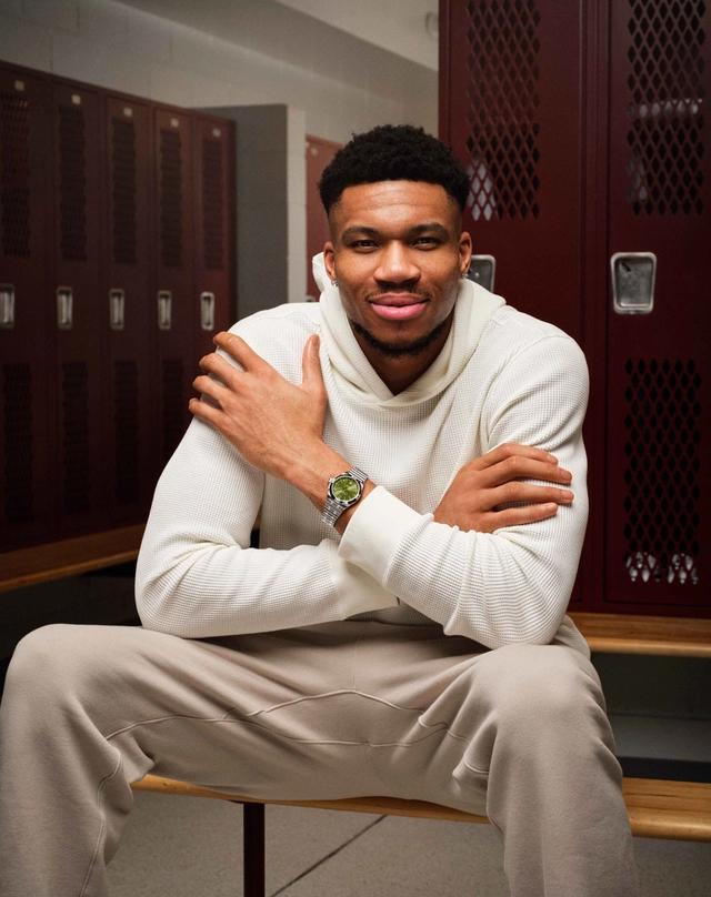 NBA-Star Giannis Antetokounmpo mit seiner Breitling Chronomat