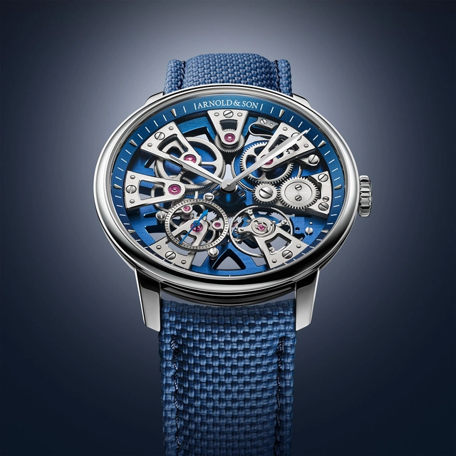 Arnold-and-Son-Nebula40-SteelBlue-Kautschukband.jpg Arnold & Son Nebula 40 Steel Blue Edition mit Kautschukband