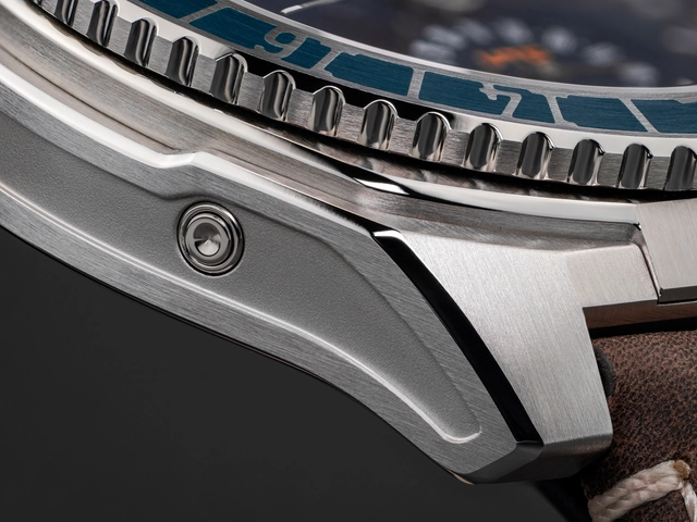 Formex Stratos UTC 41mm Blue Dial, Nahaufnahme