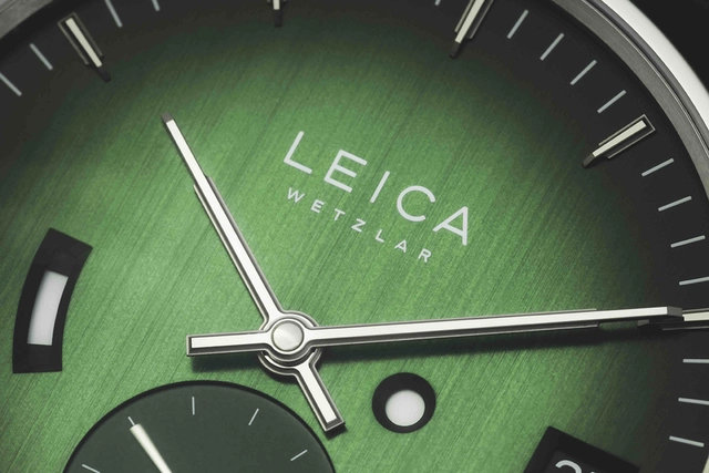 Leica Watch ZM1 in UrbanGreen, Detailaufnahme Zifferblatt