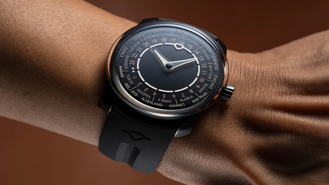 Ming, Weltzeituhr aus Titan mit schwarzem Kautschukband