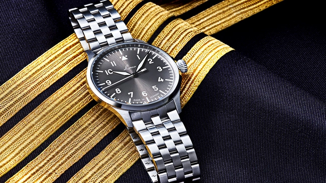 Laco Stuttgart Pro - WatchTime Edition, Fliegeruhr, Edelstahluhr, graues Zifferblatt