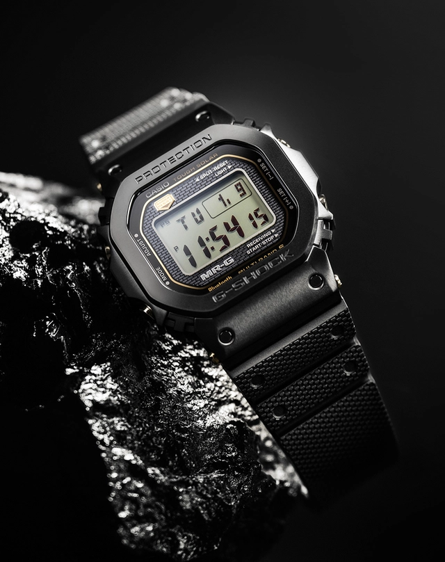  Casio_G-Shock_MRG-B5000R_schraeg