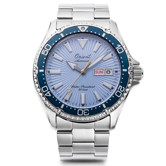 Frontalansicht, Zifferblatt, Armband der Version in 41,8 mm (Referenz: RA-AA0823L), blaue Lünette