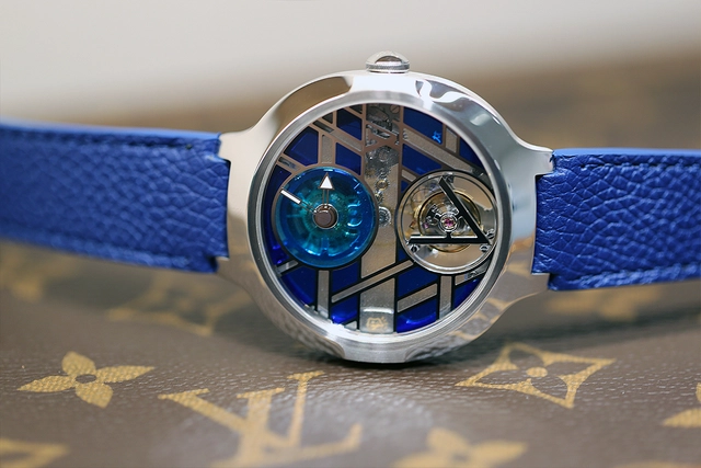 Louis Vuitton Voyager Flying Tourbillon “Poinçon de Genève” Plique-à-jour Q7EBBY