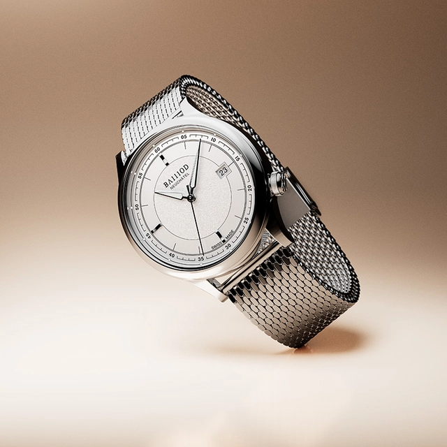 Ba111od Chapter 8, Uhr mit weißem Zifferblatt vor braunem Hintergrund