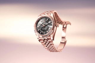 Rolex Oyster Perpetual Sky-Dweller 42 mm in Everose-Gold